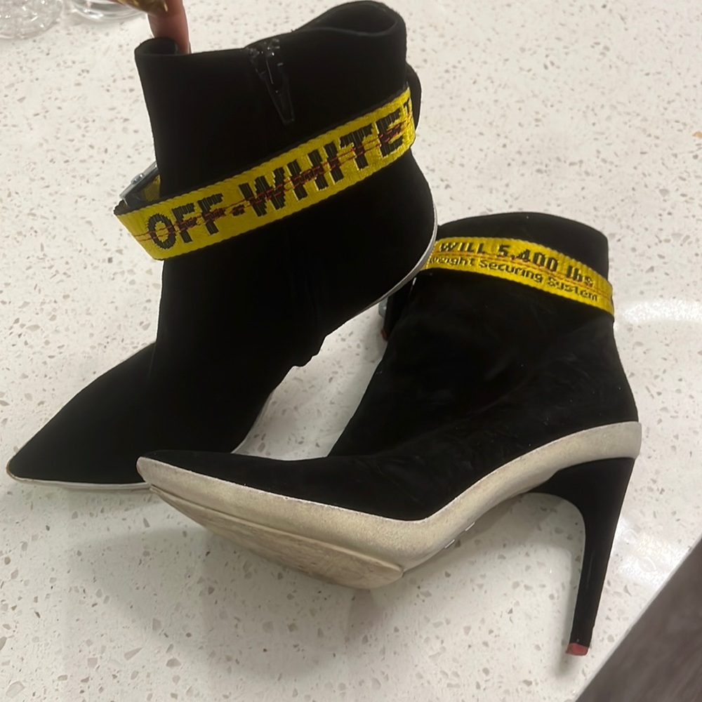 Off white boots 37